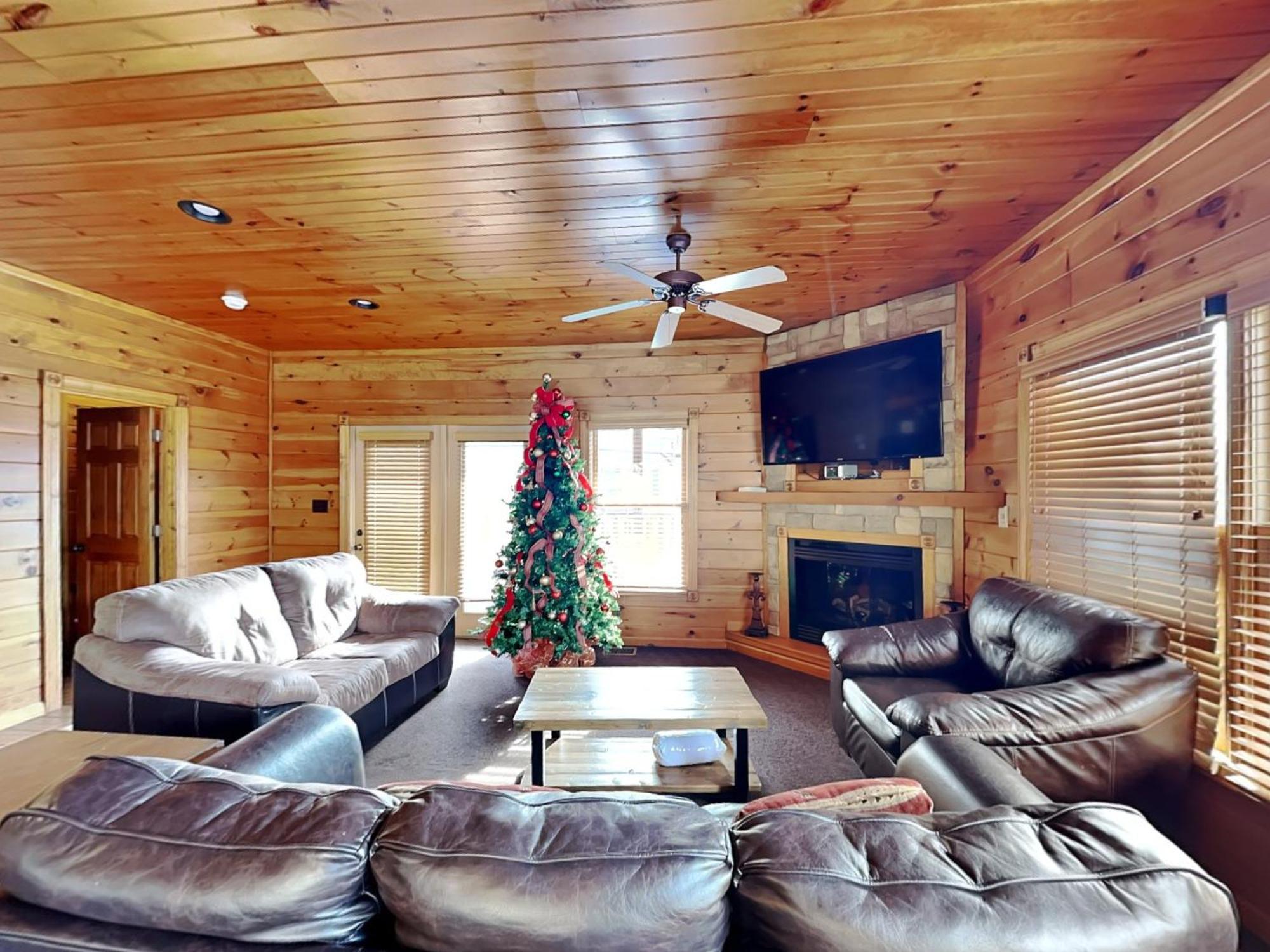 The Great Escape Ii, 5 Bedrooms, Sleeps 17, Game Room, Pool Access, Theater Gatlinburg Dış mekan fotoğraf