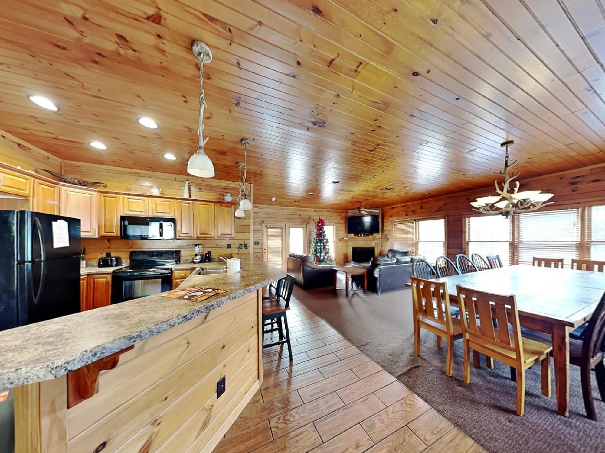 The Great Escape Ii, 5 Bedrooms, Sleeps 17, Game Room, Pool Access, Theater Gatlinburg Dış mekan fotoğraf