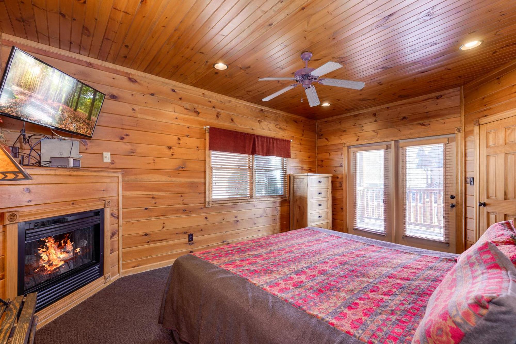 The Great Escape Ii, 5 Bedrooms, Sleeps 17, Game Room, Pool Access, Theater Gatlinburg Dış mekan fotoğraf