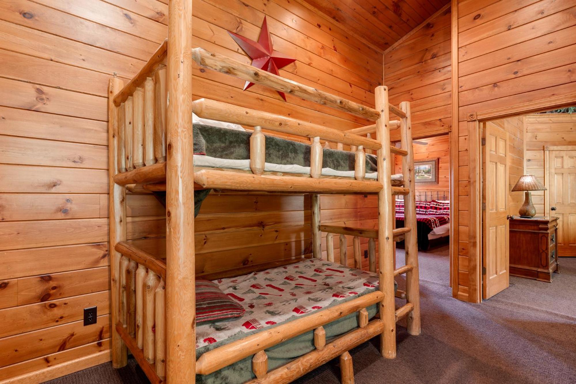 The Great Escape Ii, 5 Bedrooms, Sleeps 17, Game Room, Pool Access, Theater Gatlinburg Dış mekan fotoğraf