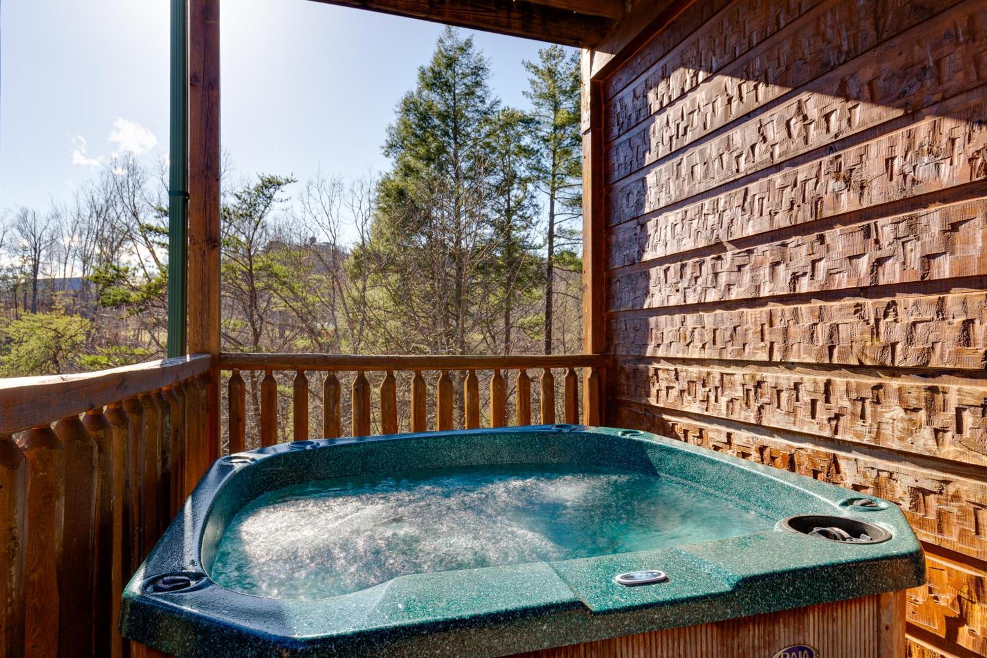 The Great Escape Ii, 5 Bedrooms, Sleeps 17, Game Room, Pool Access, Theater Gatlinburg Dış mekan fotoğraf
