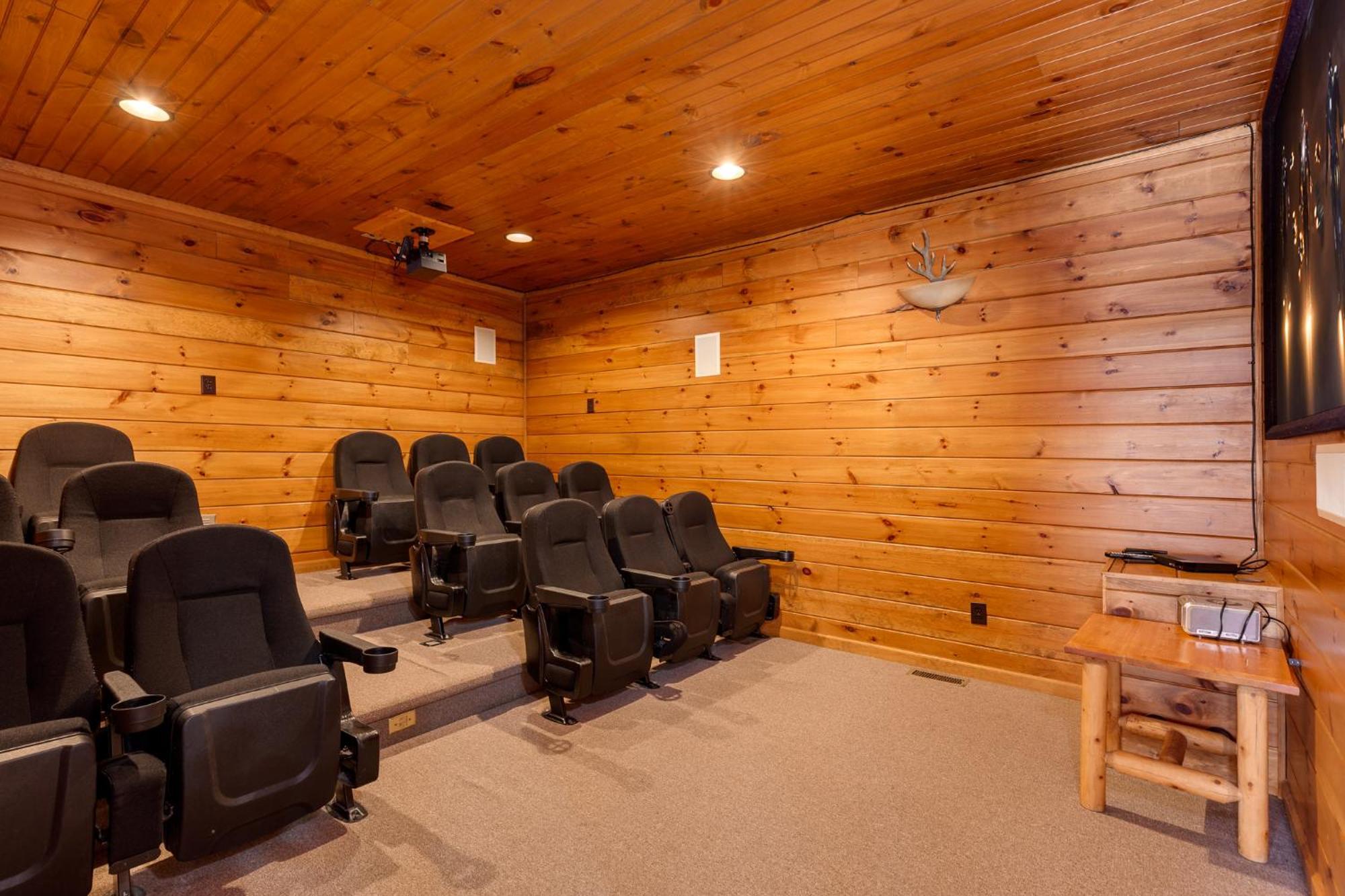 The Great Escape Ii, 5 Bedrooms, Sleeps 17, Game Room, Pool Access, Theater Gatlinburg Dış mekan fotoğraf