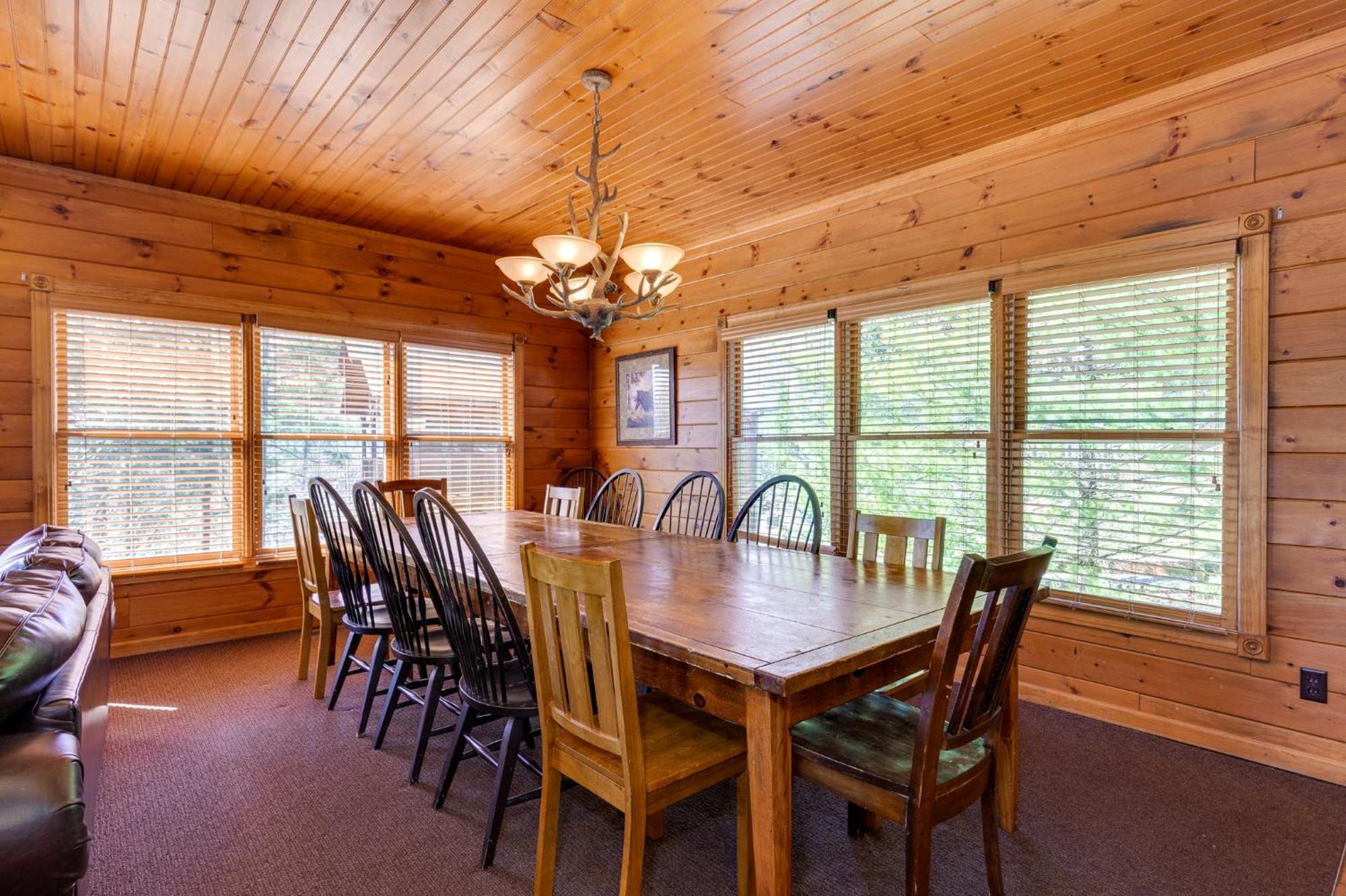 The Great Escape Ii, 5 Bedrooms, Sleeps 17, Game Room, Pool Access, Theater Gatlinburg Dış mekan fotoğraf