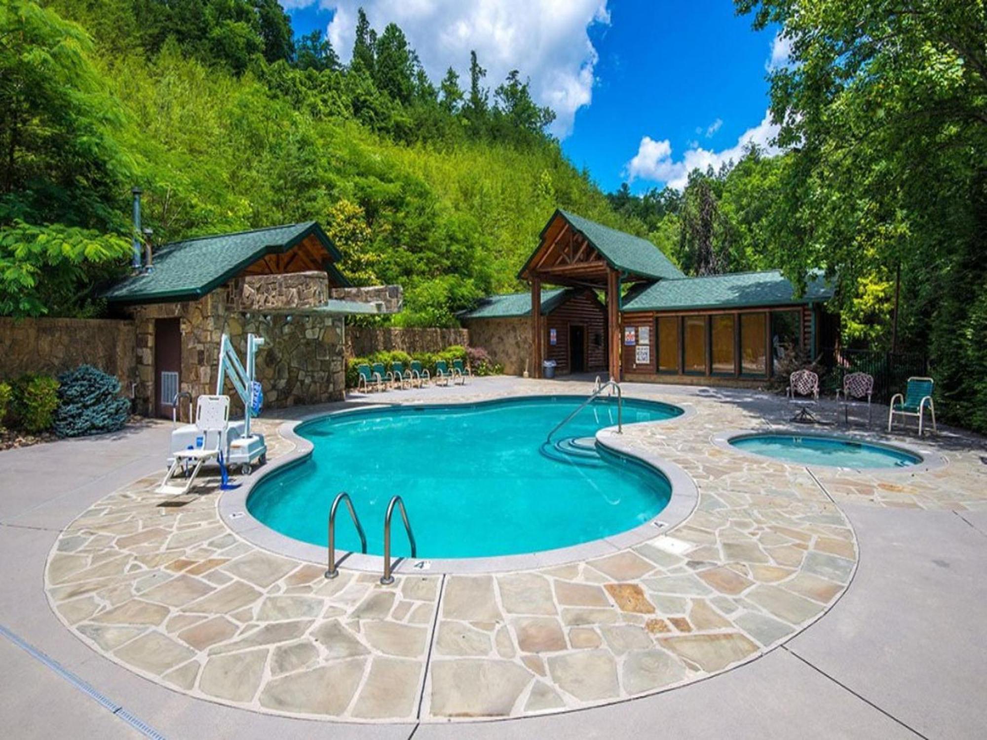 The Great Escape Ii, 5 Bedrooms, Sleeps 17, Game Room, Pool Access, Theater Gatlinburg Dış mekan fotoğraf