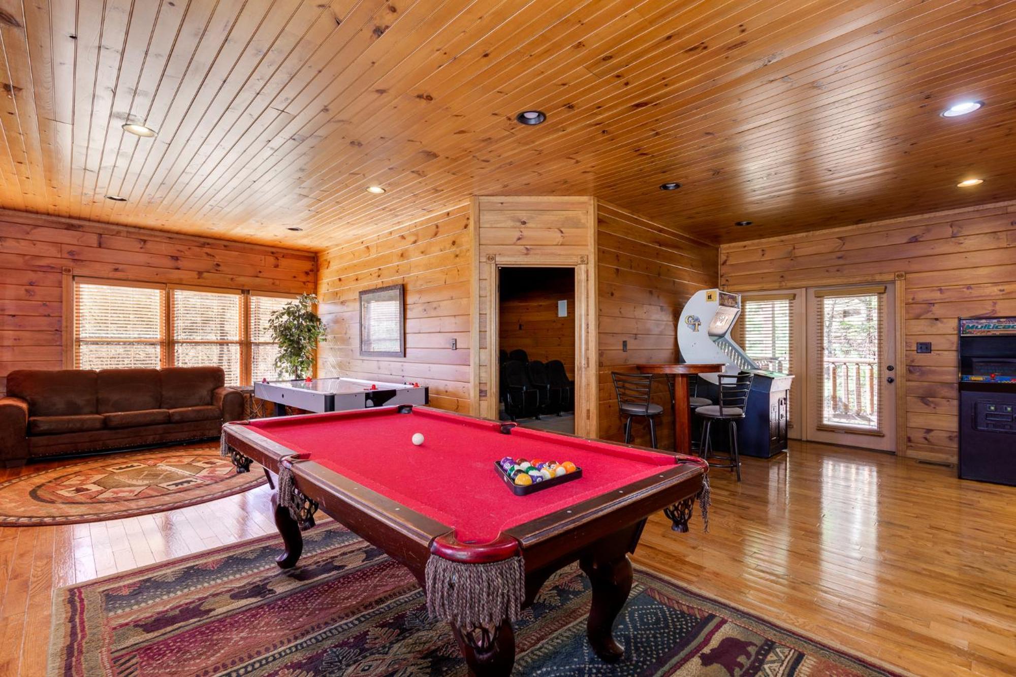 The Great Escape Ii, 5 Bedrooms, Sleeps 17, Game Room, Pool Access, Theater Gatlinburg Dış mekan fotoğraf