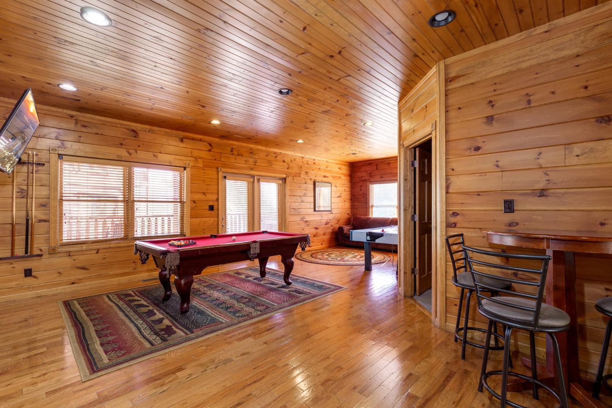 The Great Escape Ii, 5 Bedrooms, Sleeps 17, Game Room, Pool Access, Theater Gatlinburg Dış mekan fotoğraf