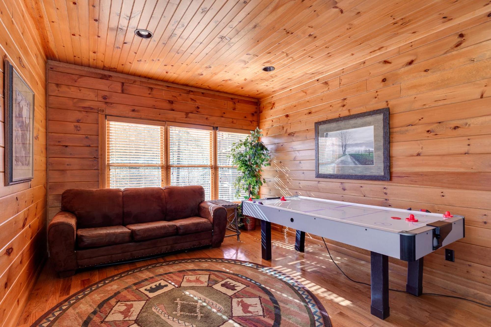 The Great Escape Ii, 5 Bedrooms, Sleeps 17, Game Room, Pool Access, Theater Gatlinburg Dış mekan fotoğraf